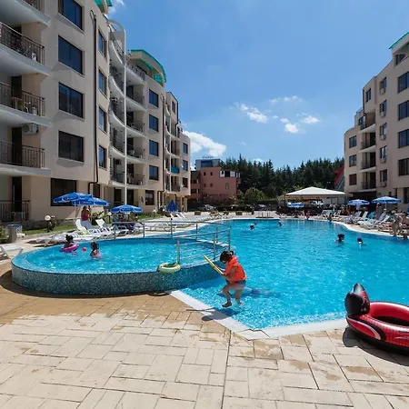 Wifi❤studio With Kitchen & Balcony Pool View❤vi❤ شقة *