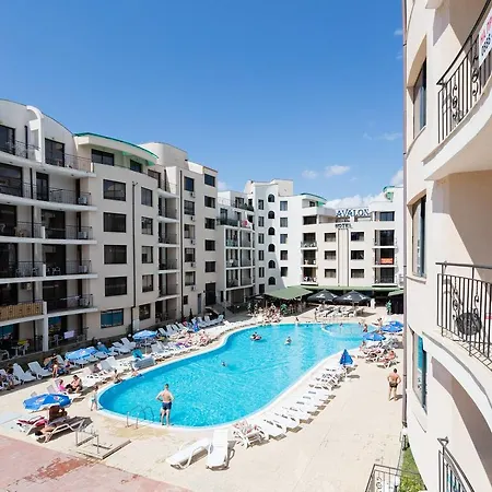 Wifi❤studio With Kitchen & Balcony Pool View❤vi❤ شقة *